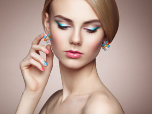 【内側からキラキラ～】輝くモデルは身に着けている、秘密の○○○